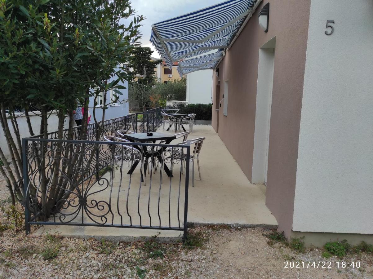 Apartmani Quattro Starigrad Exterior photo